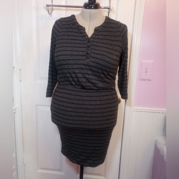 SKU 21W Torrid Dress, Size 1 - Picture 1 of 7